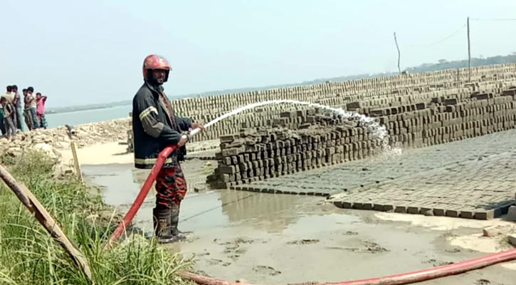 বাউফলে গুঁড়িয়ে দেওয়া হলো অবৈধ ৪ ইটভাটা