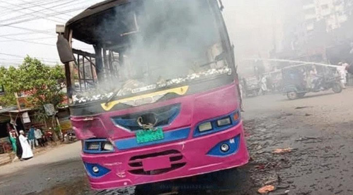 গাজীপুরে বাস-অটোরিকশা সংঘর্ষে নিহত ২, বাসে অগ্নিসংযোগ