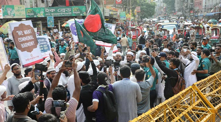 পুলিশি বাধায় মুক্তাঙ্গনে ফিরে গেল ‘সং মার্চ’